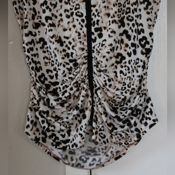 Vince Camuto Sleeveless Animal Print Ruched Blouse with Keyhole - Picture 4 of 8